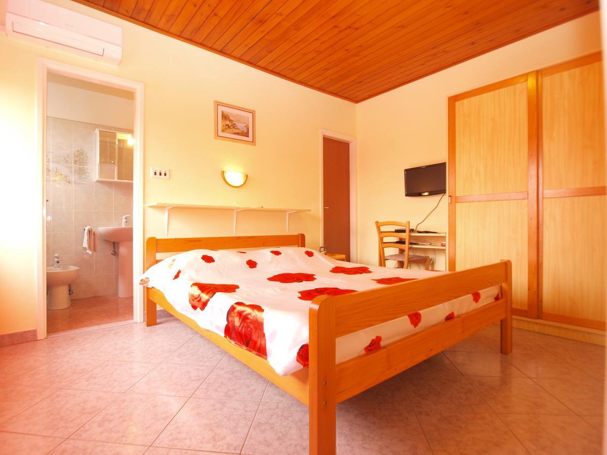 Apartments Luciano 1576 Liznjan Bagian luar foto