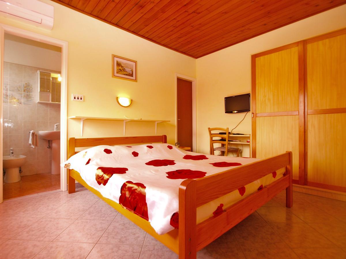 Apartments Luciano 1576 Liznjan Bagian luar foto